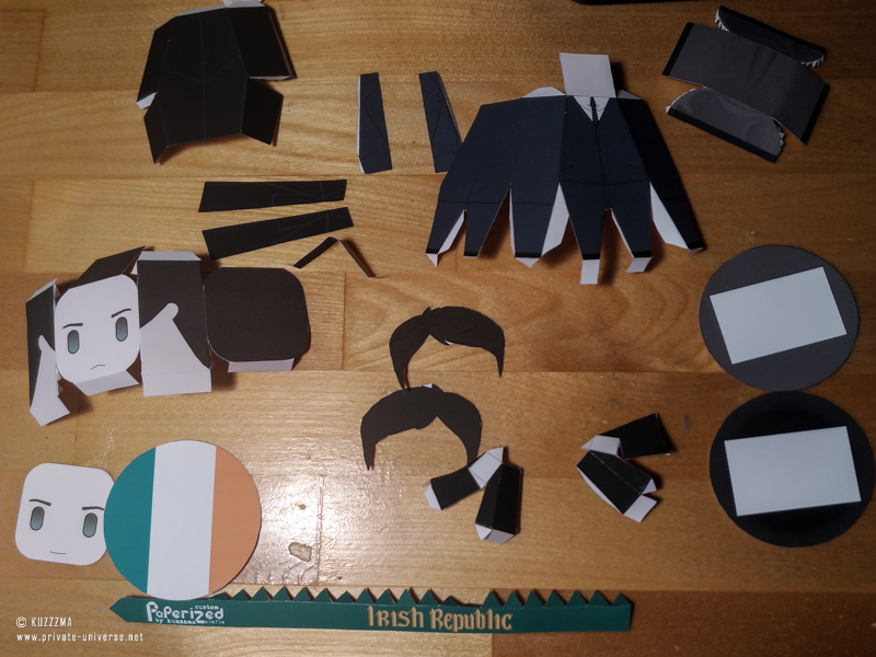 Michael Collins papertoy how-to: fold