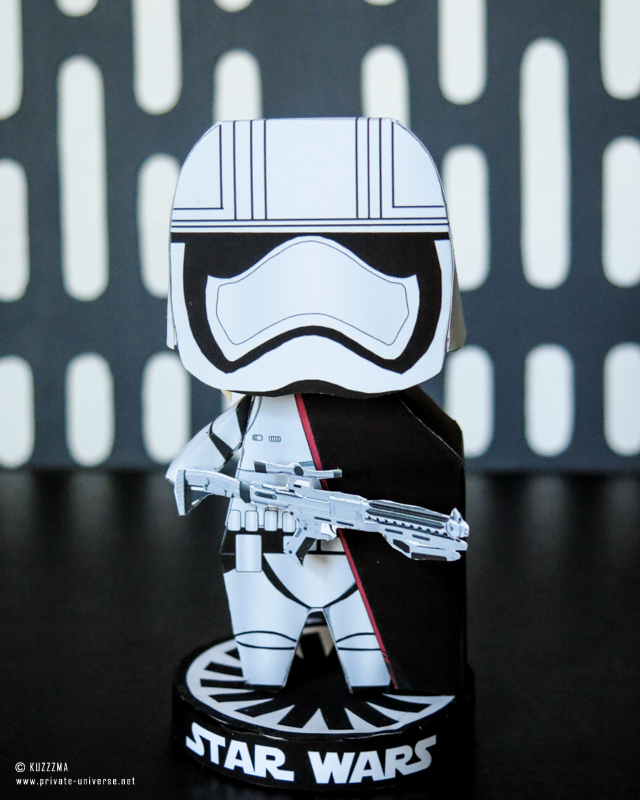 Paperized Star Wars Captain Phasma papertoy